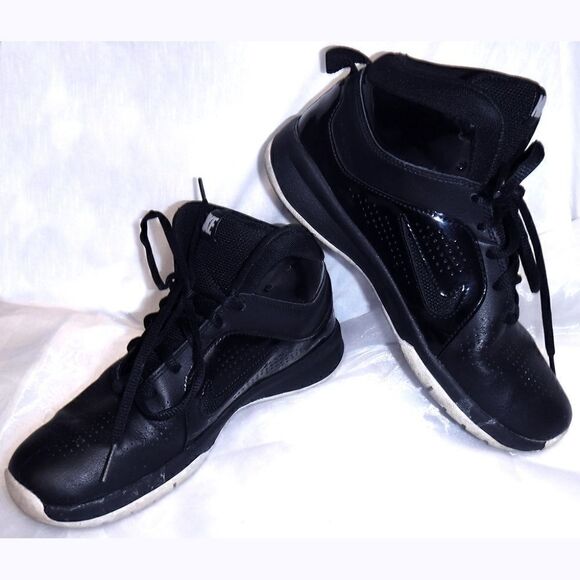 Nike Team Hustle black/white basketball shoes - Picture 5 of 5